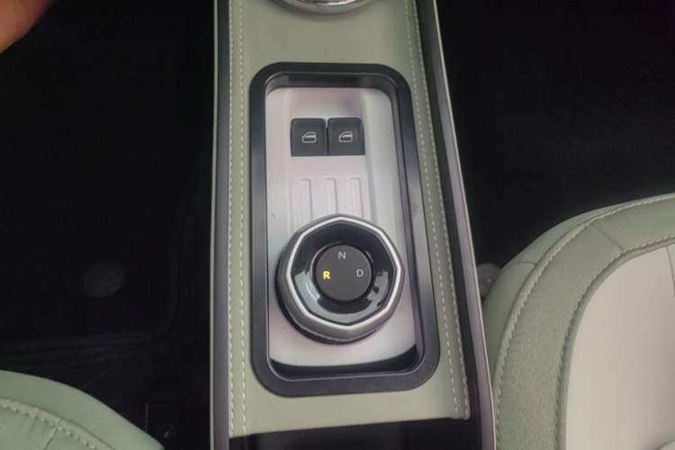 Used Geely Galaxy Panda 2025 210km Panda Rider Gear Lever