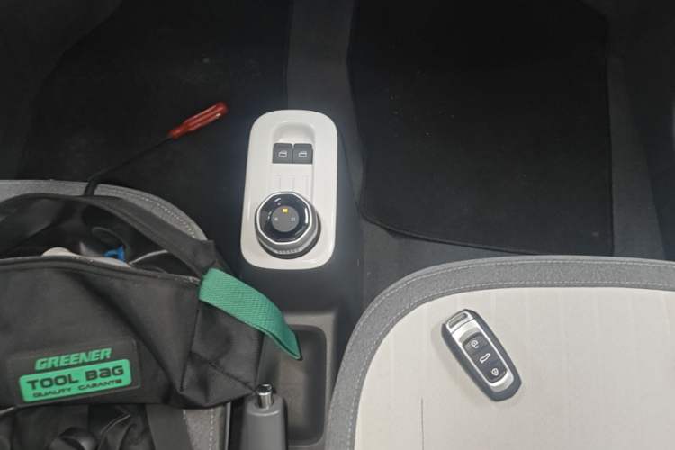 Used Geely Galaxy Panda 2025 210 km – Yuanqi Bear Gear Lever