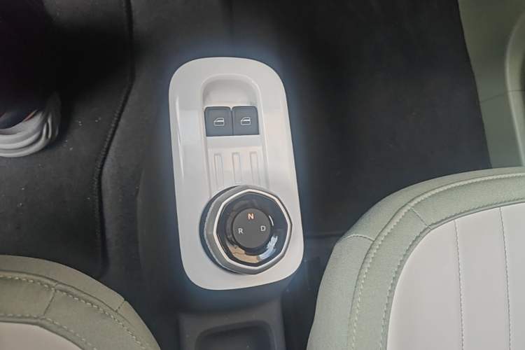 Used Geely Galaxy Panda 2025 210km Panda Rider Gear Lever