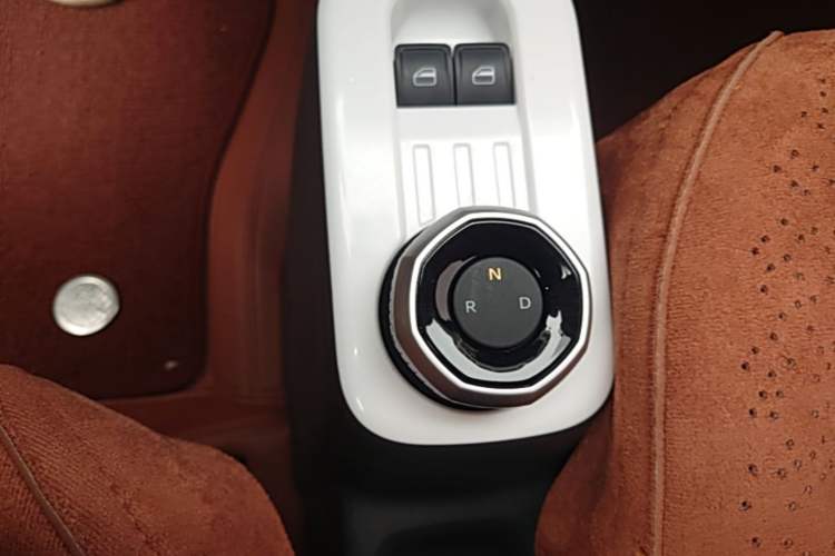 Used Geely Galaxy Panda 2025 210 km – Yuanqi Bear Gear Lever