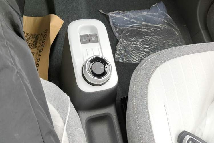 Used Geely Galaxy Panda 2025 210 km – Yuanqi Bear Gear Lever