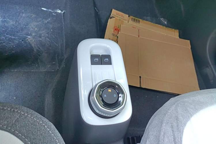 Used Geely Galaxy Panda 2025 210 km – Yuanqi Bear Gear Lever
