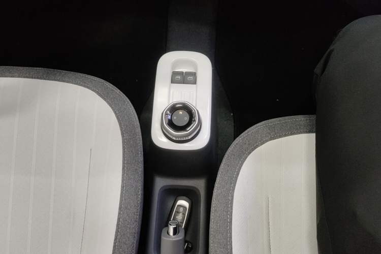 Used Geely Galaxy Panda 2025 210 km – Yuanqi Bear Gear Lever