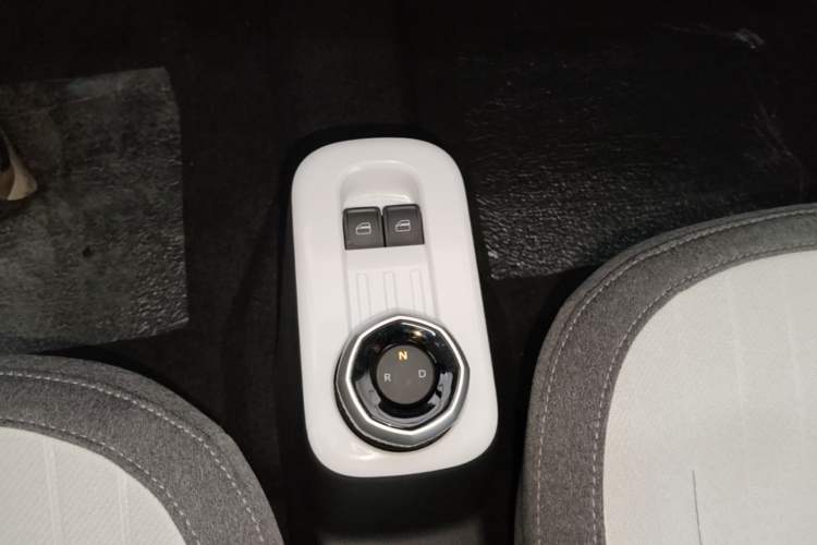 Used Geely Galaxy Panda 2025 210 km – Yuanqi Bear Gear Lever