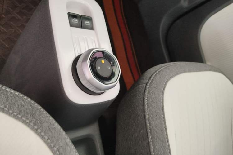 Used Geely Galaxy Panda 2025 210 km – Yuanqi Bear Gear Lever
