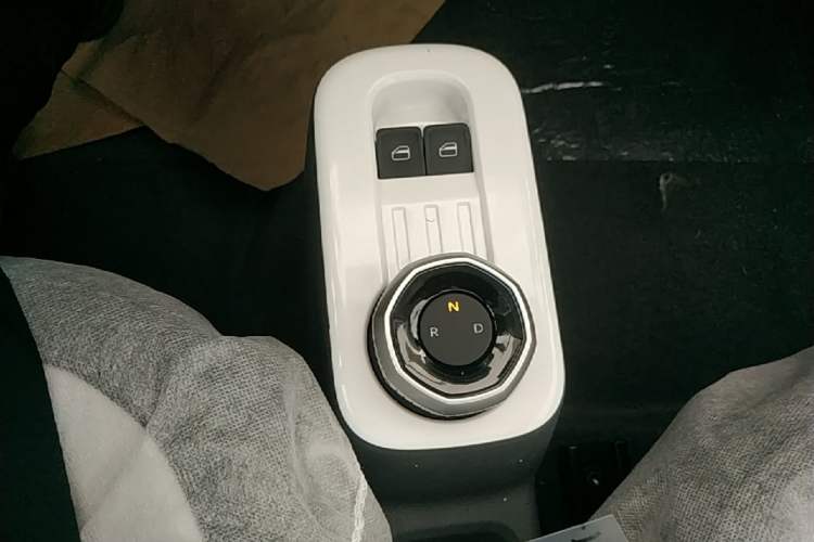 Used Geely Galaxy Panda 2025 210 km – Yuanqi Bear Gear Lever
