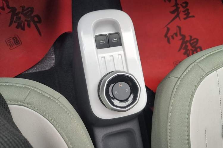 Used Geely Galaxy Panda 2025 210km Panda Rider Gear Lever