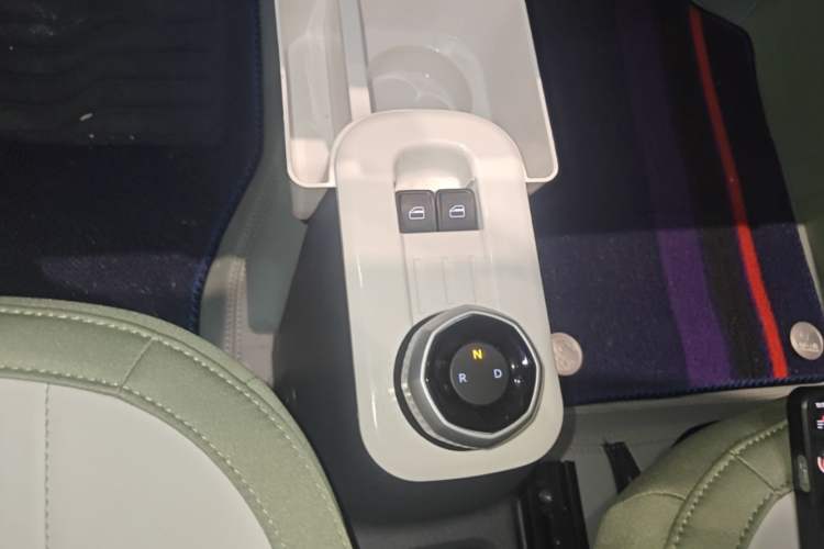Used Geely Galaxy Panda 2025 210km Panda Rider Gear Lever