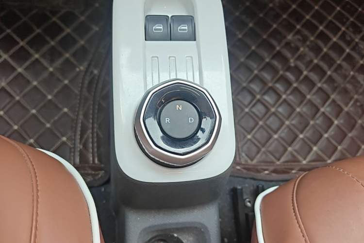 Used Geely Galaxy Panda 2025 210 km – Yuanqi Bear Gear Lever