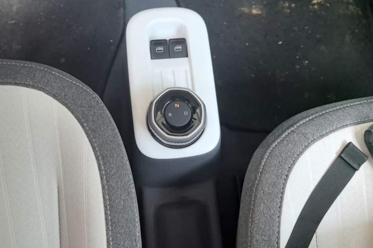 Used Geely Galaxy Panda 2025 210 km – Yuanqi Bear Gear Lever