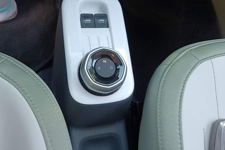 Used Geely Galaxy Panda 2025 210km Panda Rider Gear Lever