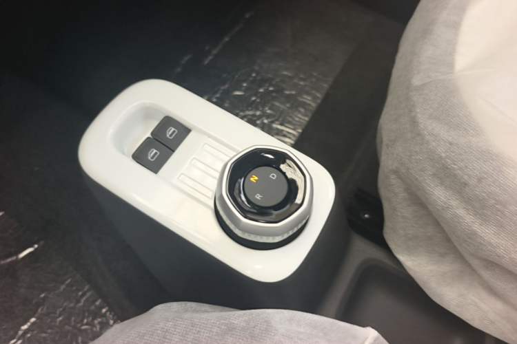 Used Geely Galaxy Panda 2025 210 km – Yuanqi Bear Gear Lever