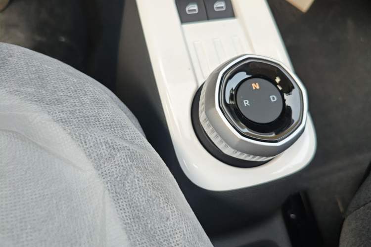 Used Geely Galaxy Panda 2025 210 km – Yuanqi Bear Gear Lever