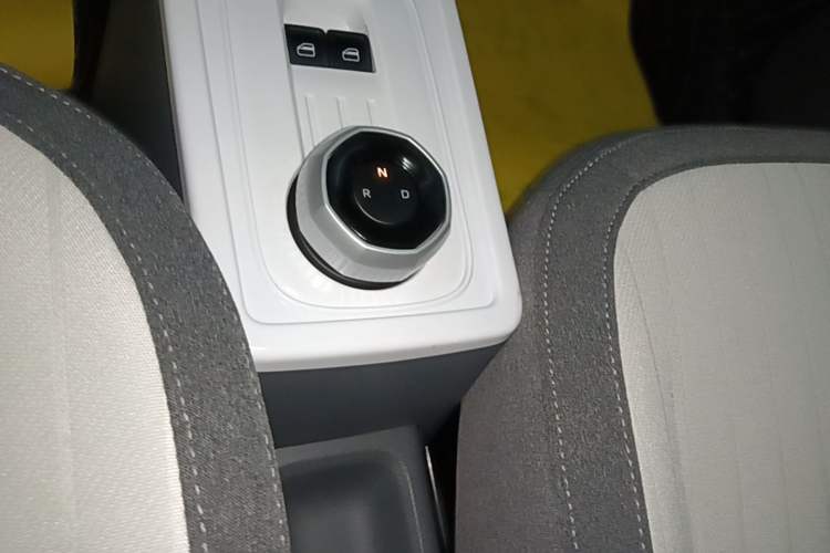 Used Geely Galaxy Panda 2025 210 km – Yuanqi Bear Gear Lever