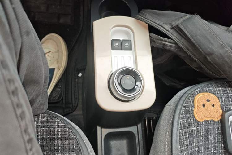 Used Geely Galaxy Panda 2025 210 km – Yuanqi Bear Gear Lever