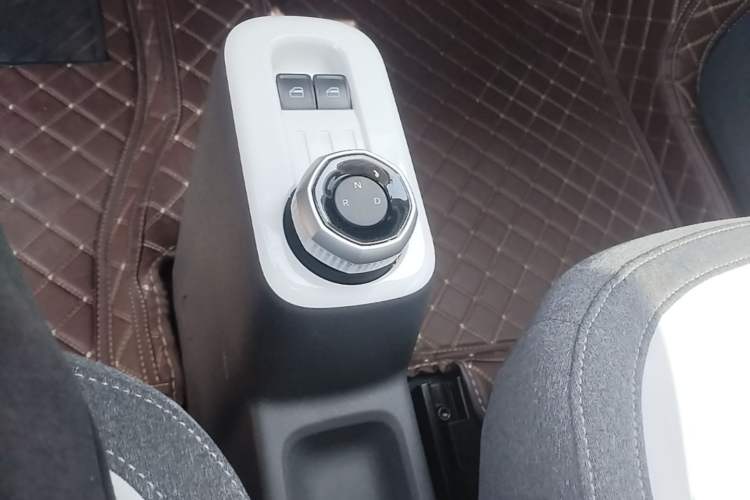 Used Geely Galaxy Panda 2025 210 km – Yuanqi Bear Gear Lever