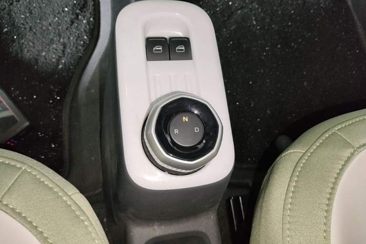 Used Geely Galaxy Panda 2025 210km Panda Rider Gear Lever