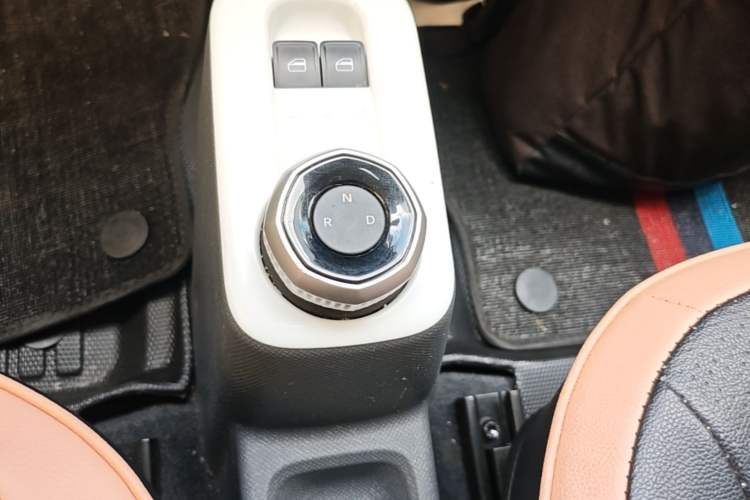 Used Geely Galaxy Panda 2025 210 km – Yuanqi Bear Gear Lever