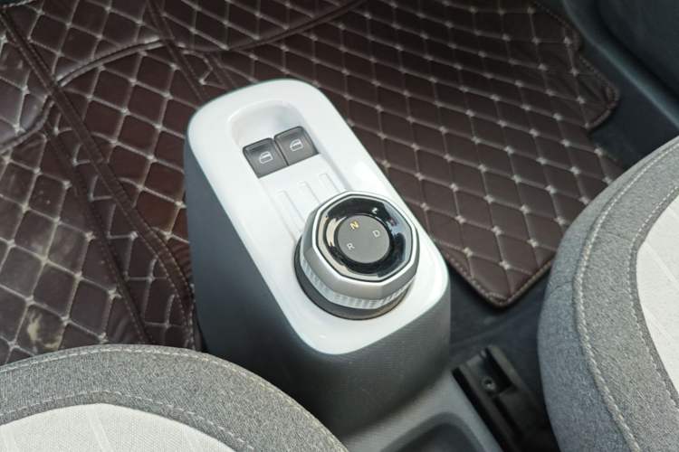 Used Geely Galaxy Panda 2025 210 km – Yuanqi Bear Gear Lever