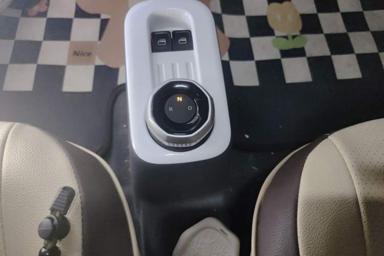 Used Geely Galaxy Panda 2025 210 km – Yuanqi Bear Gear Lever