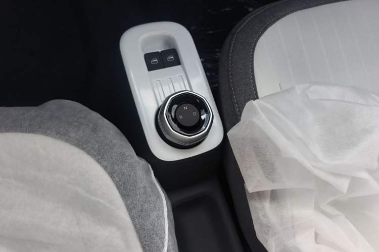 Used Geely Galaxy Panda 2025 210 km – Yuanqi Bear Gear Lever