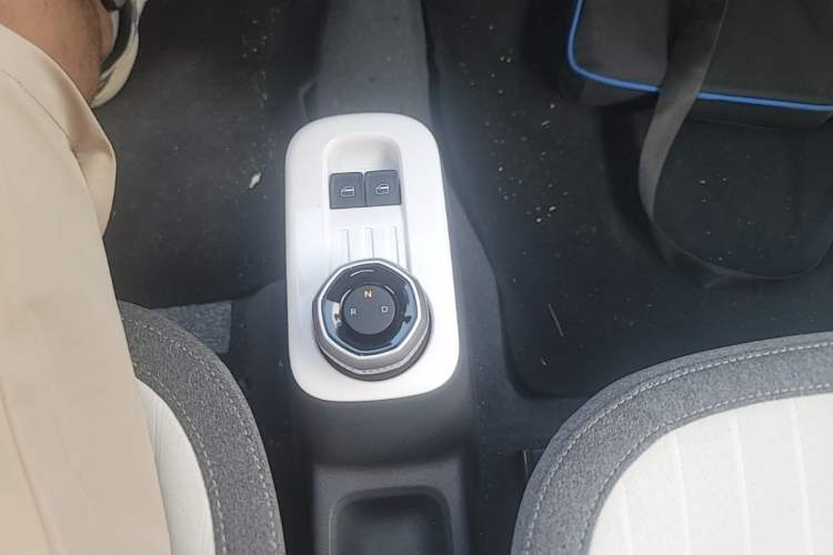 Used Geely Galaxy Panda 2025 210 km – Yuanqi Bear Gear Lever