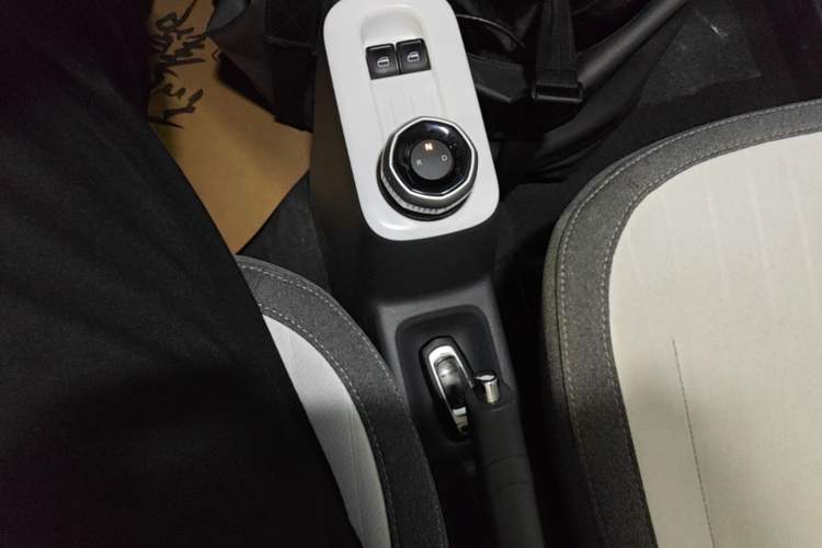 Used Geely Galaxy Panda 2025 210 km – Yuanqi Bear Gear Lever