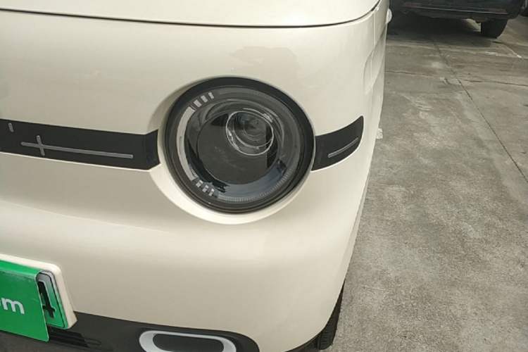 Used Geely Galaxy Panda 2025 210 km – Yuanqi Bear Left Front Headlight