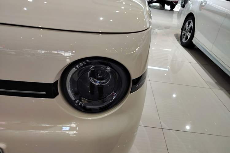 Used Geely Galaxy Panda 2025 210 km – Yuanqi Bear Left Front Headlight