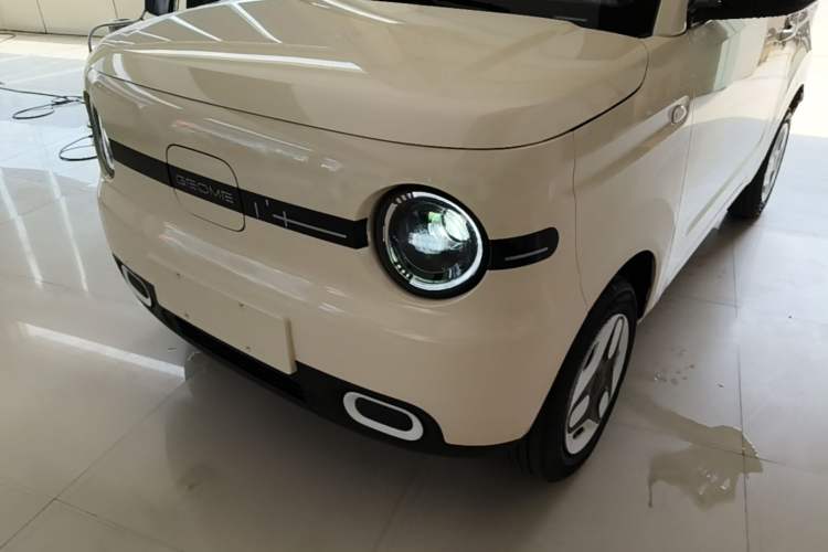 Used Geely Galaxy Panda 2025 210 km – Yuanqi Bear Left Front Headlight