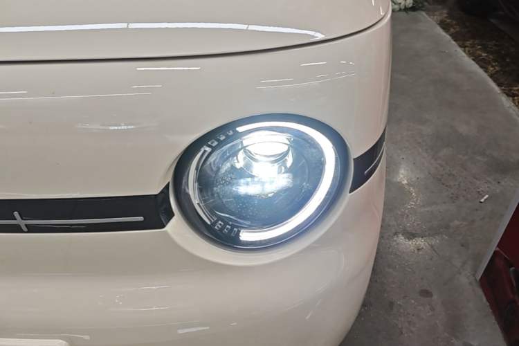 Used Geely Galaxy Panda 2025 210 km – Yuanqi Bear Left Front Headlight
