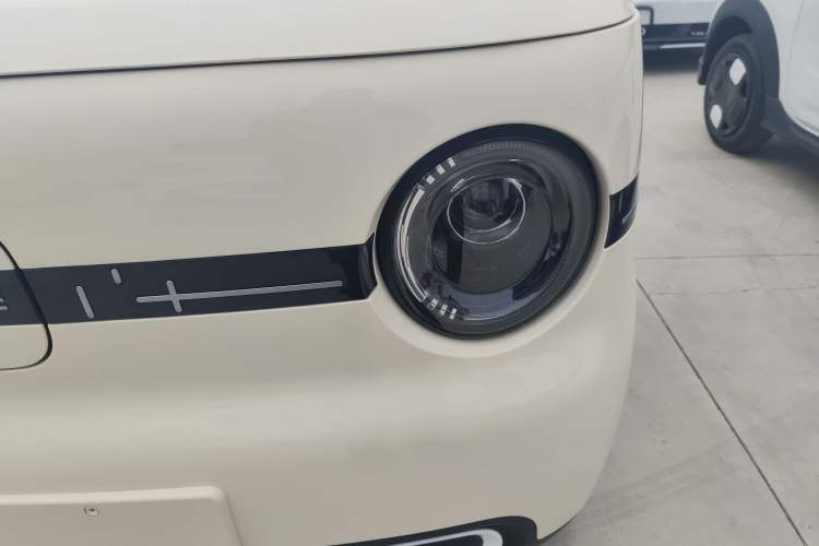 Used Geely Galaxy Panda 2025 210 km – Yuanqi Bear Left Front Headlight