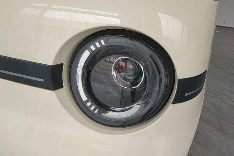 Used Geely Galaxy Panda 2025 210 km – Yuanqi Bear Left Front Headlight