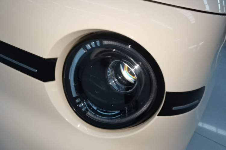 Used Geely Galaxy Panda 2025 210 km – Yuanqi Bear Left Front Headlight