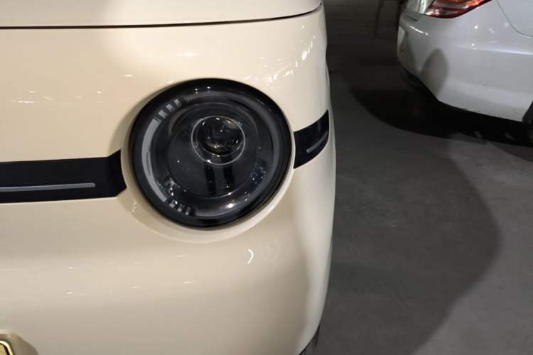 Used Geely Galaxy Panda 2025 210 km – Yuanqi Bear Left Front Headlight