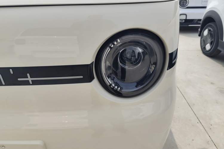 Used Geely Galaxy Panda 2025 210 km – Yuanqi Bear Left Front Headlight