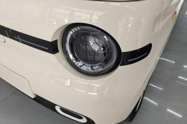 Used Geely Galaxy Panda 2025 210 km – Yuanqi Bear Left Front Headlight