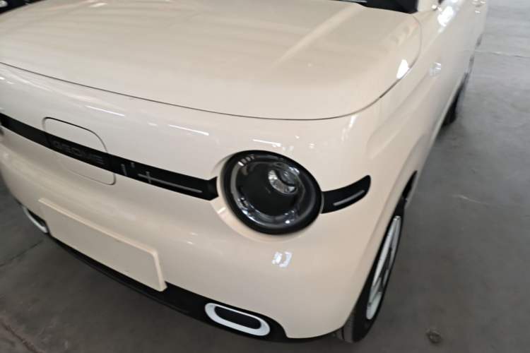 Used Geely Galaxy Panda 2025 210 km – Yuanqi Bear Left Front Headlight
