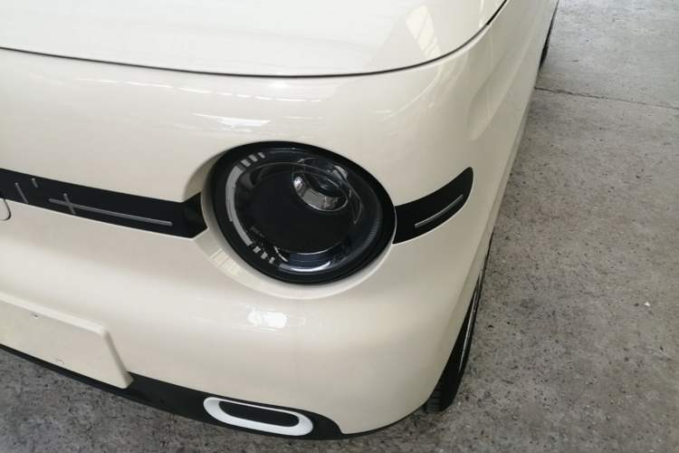 Used Geely Galaxy Panda 2025 210 km – Yuanqi Bear Left Front Headlight