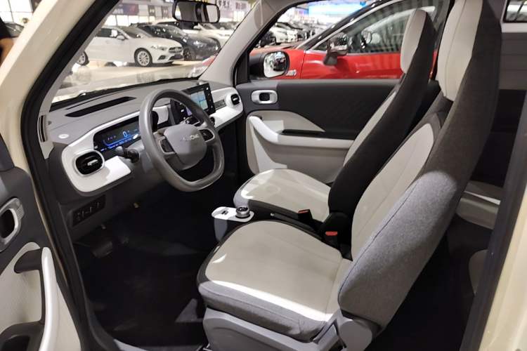 Used Geely Galaxy Panda 2025 210 km – Yuanqi Bear Left Front Seat