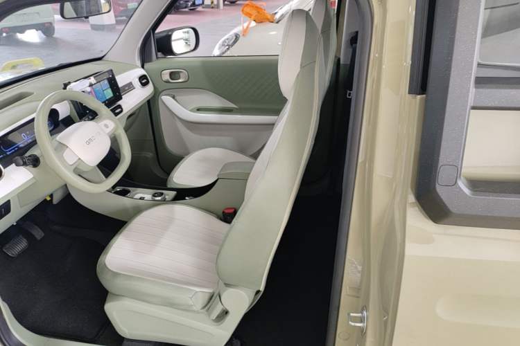 Used Geely Galaxy Panda 2025 210km Panda Rider Left Front Seat