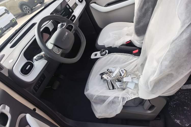 Used Geely Galaxy Panda 2025 210 km – Yuanqi Bear Left Front Seat
