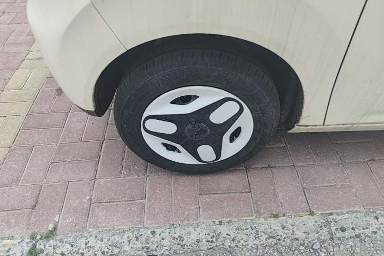 Used Geely Galaxy Panda 2025 210 km – Yuanqi Bear Left Front Wheel Hub