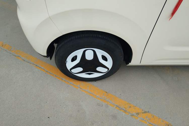 Used Geely Galaxy Panda 2025 210 km – Yuanqi Bear Left Front Wheel Hub