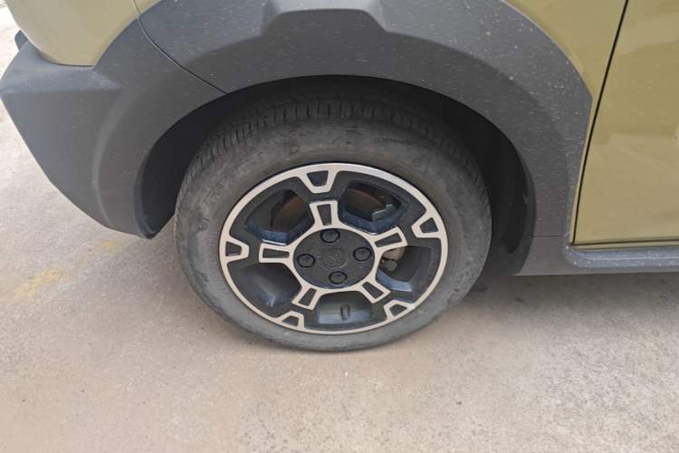 Used Geely Galaxy Panda 2025 210km Panda Rider Left Front Wheel Hub