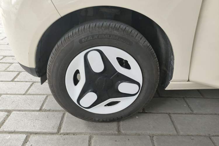 Used Geely Galaxy Panda 2025 210 km – Yuanqi Bear Left Front Wheel Hub