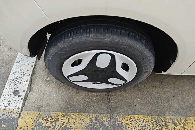 Used Geely Galaxy Panda 2025 210 km – Yuanqi Bear Left Front Wheel Hub