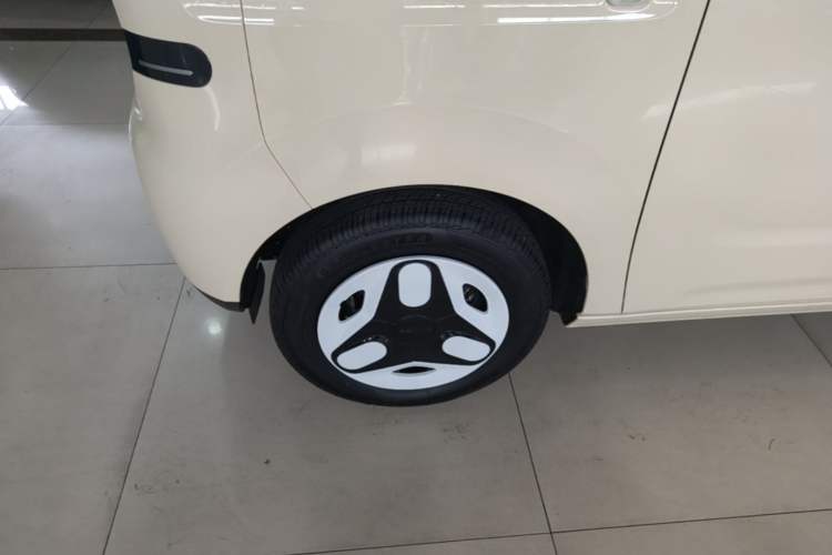 Used Geely Galaxy Panda 2025 210 km – Yuanqi Bear Left Front Wheel Hub