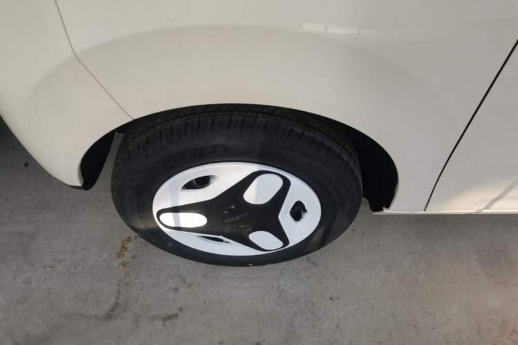 Used Geely Galaxy Panda 2025 210 km – Yuanqi Bear Left Front Wheel Hub