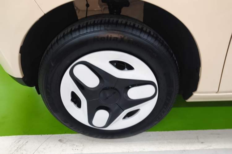 Used Geely Galaxy Panda 2025 210 km – Yuanqi Bear Left Front Wheel Hub